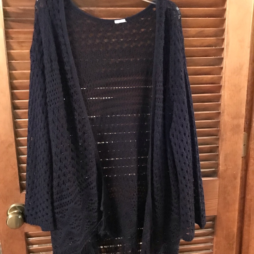 Women’s Lightweight Shrug Type Sweater.